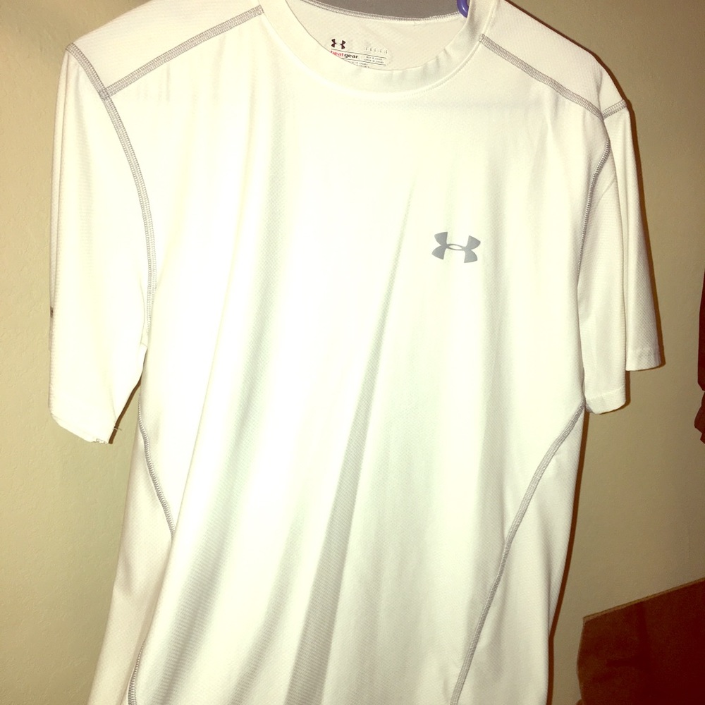 Large under armour athletic tee